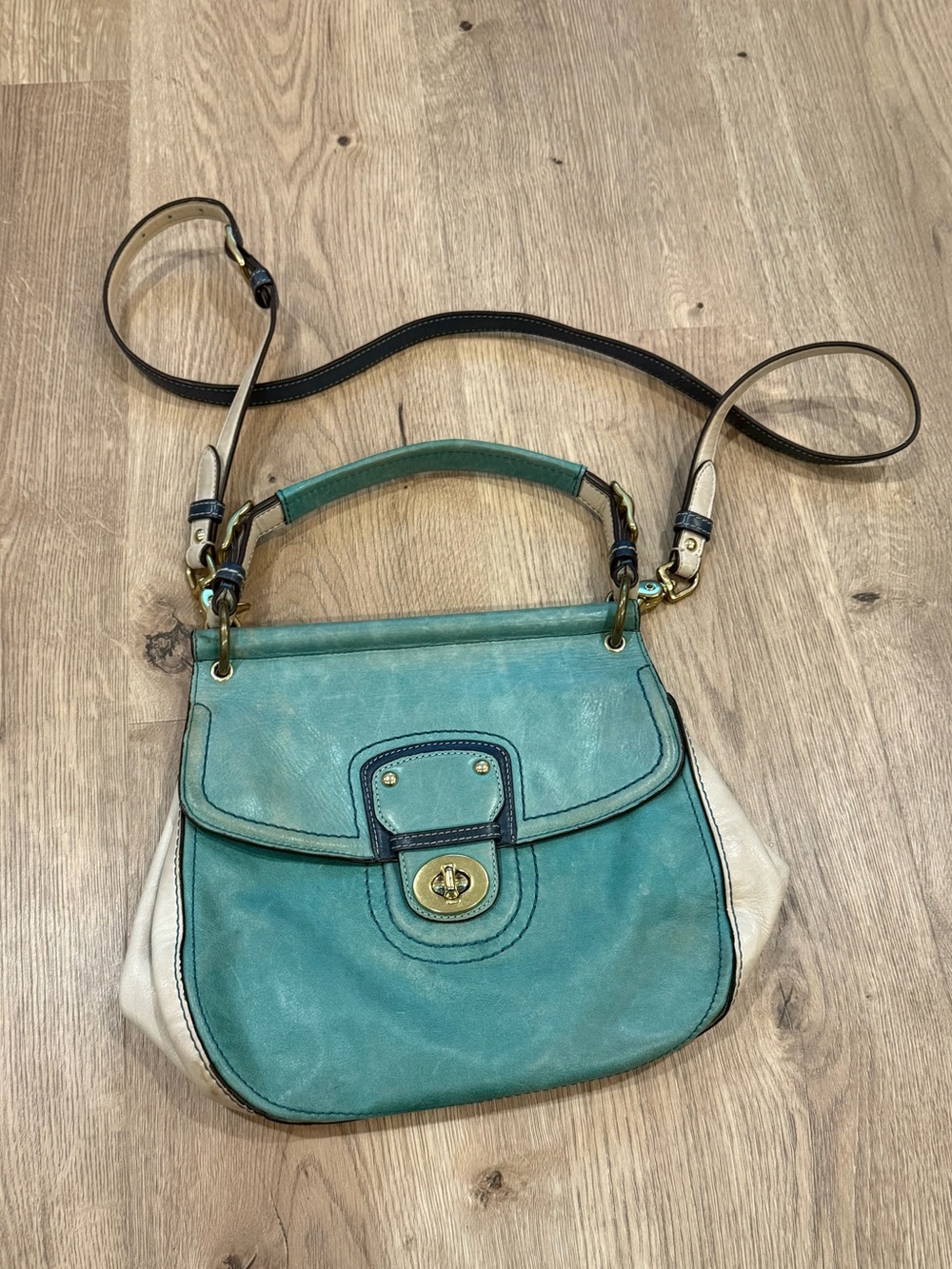 Coach Leather Crossbody turnlock Used Condition Teal  White Leather Purse